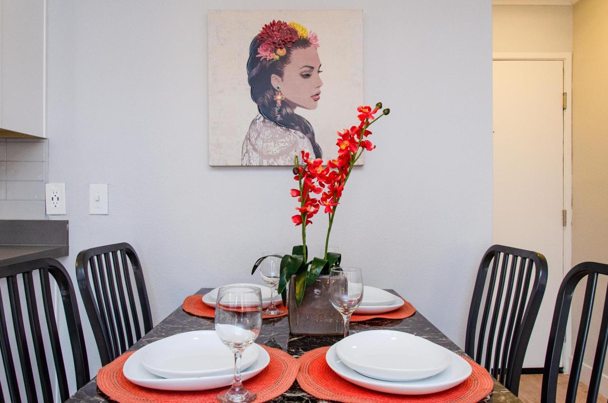 Relaxing 2br Steps Away From Hollywood Walk Of Fame * Los Angeles